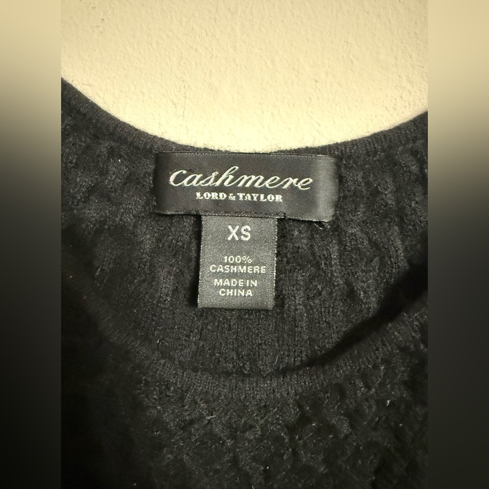 LORD & TAYLOR Classic Black Quilted Boat Neck 100% Cashmere Sweater XS - Picture 2 of 5